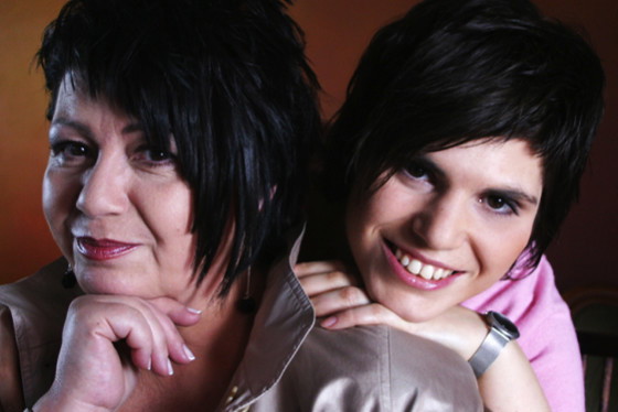 Ewa Bem, Pamela Bem-Niedziałek, nagranie klipu do piosenki „Moda na niemiłość” Organza, 21.03.2004 rok