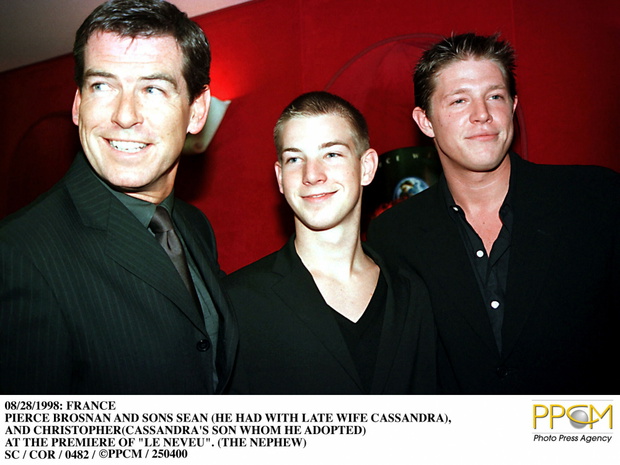 PIERCE BROSNAN W TEATRZE