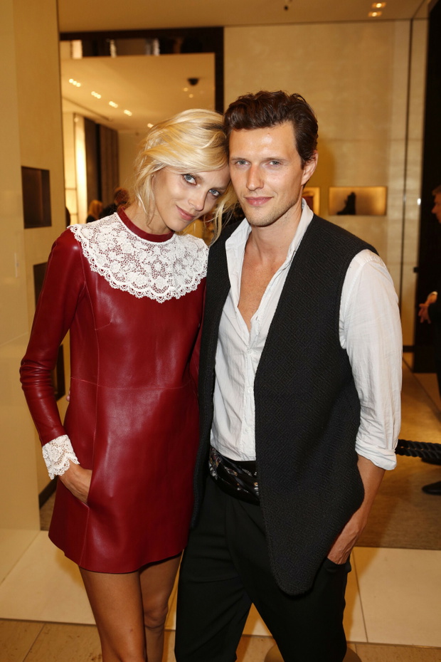 Anja Rubik i Sasha Knezevic podczas nocy zakupów w Berlinie