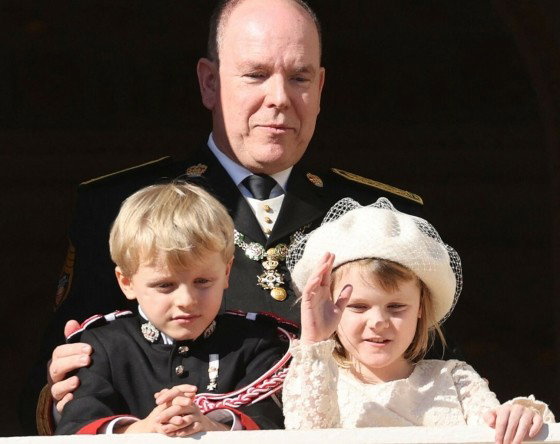 księżna Charlene, książę Albert, księżniczka Gabriella, książę Jacques, monakijska rodzina królewska