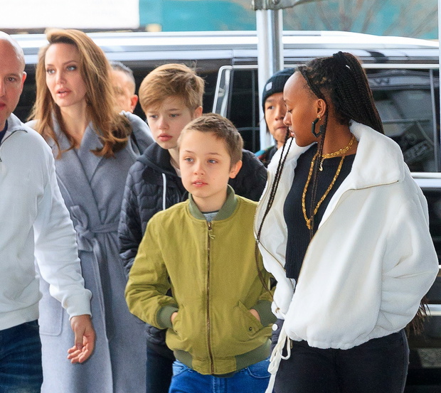 Angelina Jolie z dzie?mi na zakupach