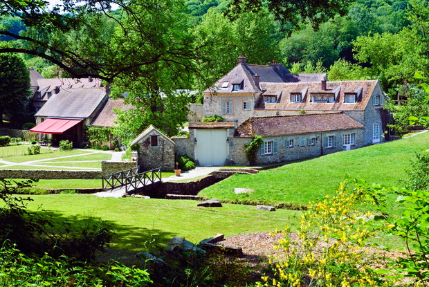 The Duke and Duchess of Windsor's country home Le Moulin de la Tuilerie in Gif sur Yvette, France. Image shot 05/2011. Exact date unknown.