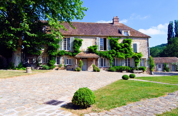 The Duke and Duchess of Windsor's country home Le Moulin de la Tuilerie in Gif sur Yvette, France. Image shot 05/2011. Exact date unknown.