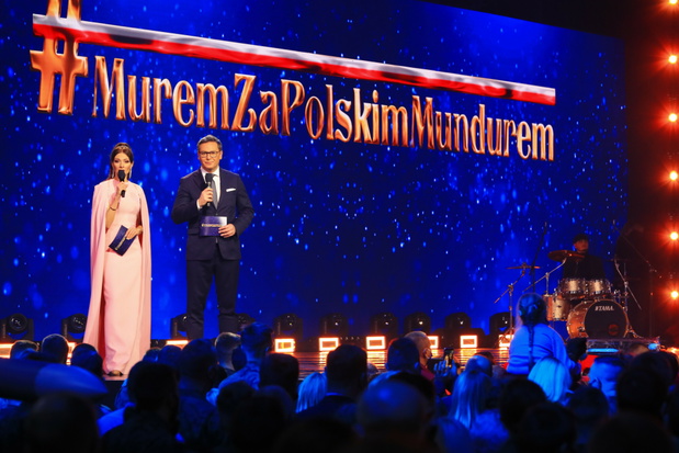Koncert TVP Murem za polskim mundurem