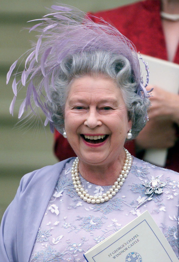 Royal wedding/Queen smiles