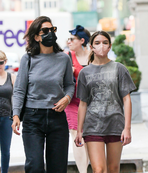 Katie Holmes spaceruje z córk?