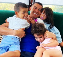 Cristiano Ronaldo, Cristiano Ronaldo z dziećmi