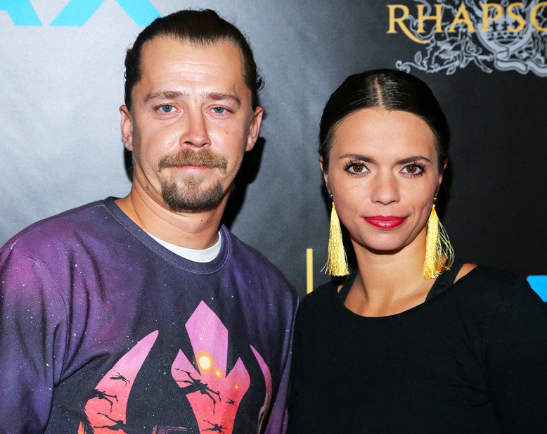 Bartosz Obuchowicz, Katarzyna Sobczyńska, Katarzyna Obuchowicz, Warszawa, gala z okazji premiery „Bohemian Rhapsody”, 25.10.2018 rok, jamnik - otwarciowe
