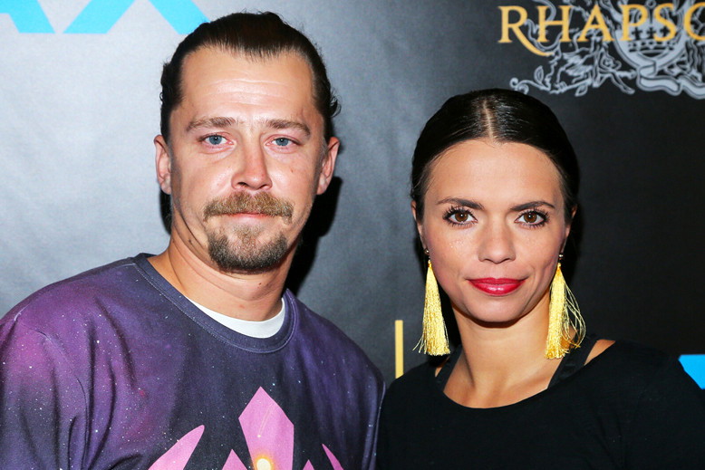 Bartosz Obuchowicz, Katarzyna Sobczyńska, Katarzyna Obuchowicz, Warszawa, gala z okazji premiery „Bohemian Rhapsody”, 25.10.2018 rok, jamnik - otwarciowe