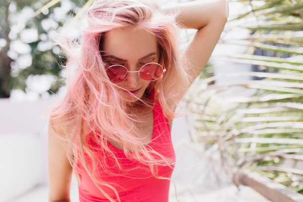 Pleasant,Caucasian,Woman,In,Pink,Sunglasses,Touching,Her,Head,While