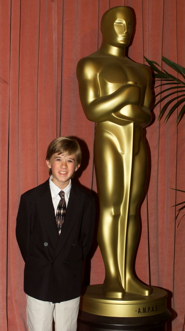 ACTOR HALEY JOEL OSMENT ARRIVES AT OSCAR NOMINEE LUNCHEON.