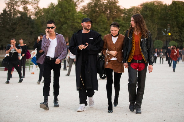 Street Style : Day One Paris Fashion Week Spring/Summer 2017