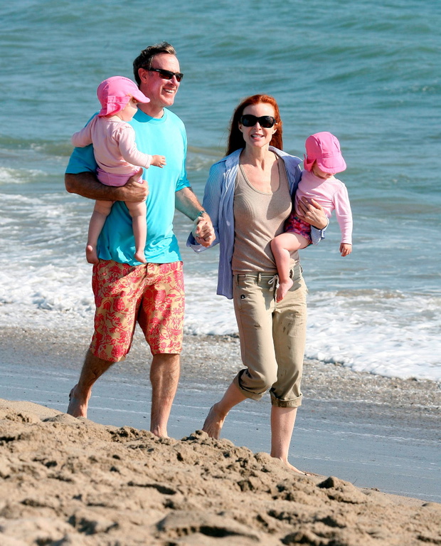 Marcia Cross takes twins to the beach!!!