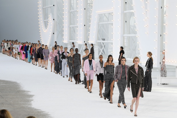 Chanel : Runway - Paris Fashion Week - Womenswear Spring Summer 2021