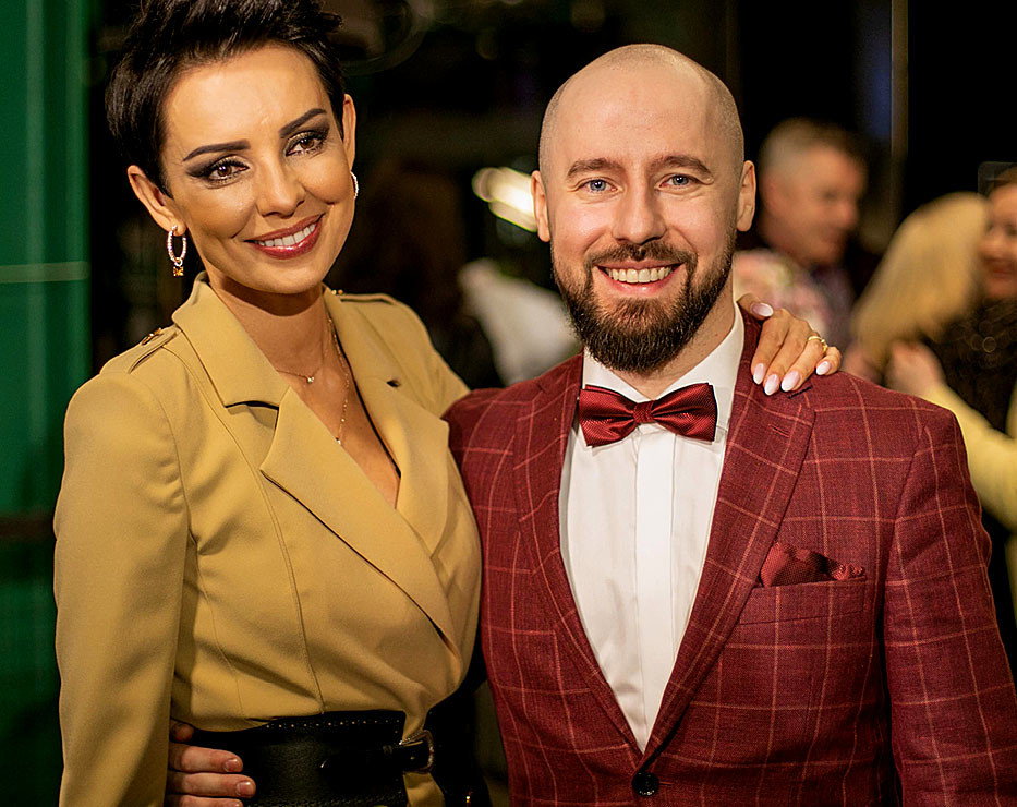 Wernisaż „Piękna i bestia”, Maksymilian Ławrynowicz, Dorota Gardias z autorem wernisażu