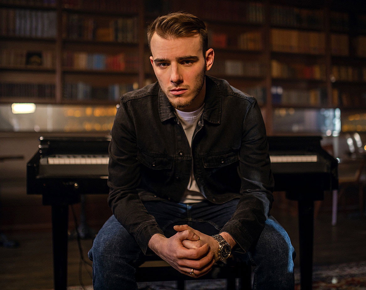 Krystian Ochman, zdjęcia promocyjne – Universal Music Polska, VIVA! 6/2021