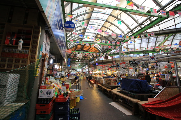 SEOUL, SOUTH KOREA OCT 22: the food store in Gwangjang Market in