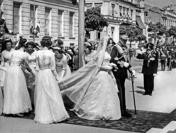 Wedding of Sophia of Greece (future Queen of Spain) and Juan Carlos (futur King of Spain) in Athens Greece May 14, 1962 here Sophia with her father Paul 1st of Greece
