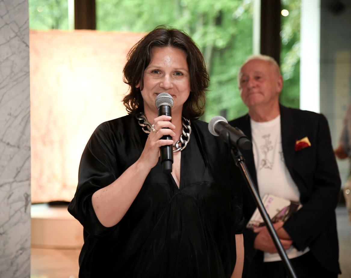 Monika Drożyńska i Piotr Nowicki na otwarciu wystawy „Spoza granic mowy”