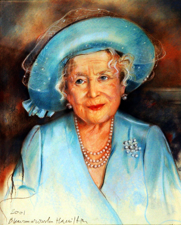 PORTRAIT OF BRITAIN'S LATE QUEEN ELIZABETH THE QUEEN MOTHER UNVEILED ATTHE POLISH INSTITUTE IN LONDON.