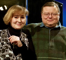 Warszawa, 1996. Program rozrywkowy TVP 2 pt. Szansa na sukces Nz autorka programu Elżbieta Skrętkowska i prowadzący Wojciech Mann