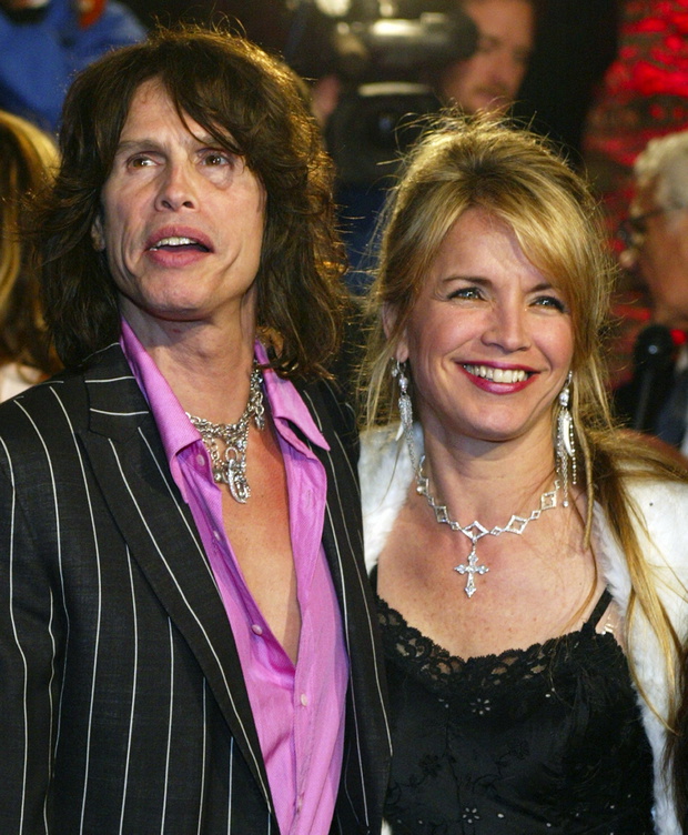 AEROSMITH'S STEVEN TYLER AND TERESA BARRICK ARRIVE AT THE VANITY FAIR OSCAR PARTY.