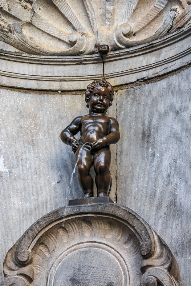 Manneken Pis statue in Brussels. Statue of a pissing boy in a be