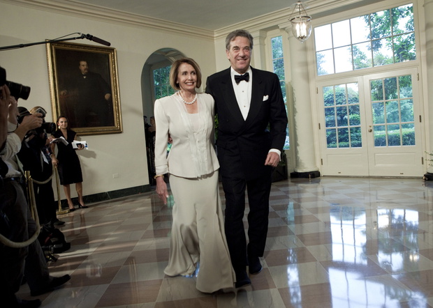 Obamas Greet Mexican Counterparts As They Arrive For State Dinner