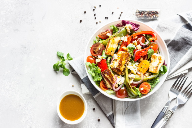Vegetable salad cherry tomatoes, baked pepper, salad mix and oni