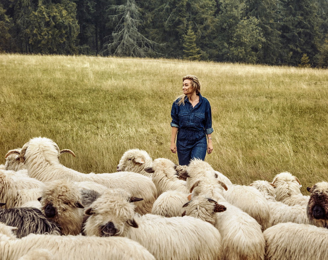 Kabula Nkarango Masanja, Martyna Wojciechowska, Viva! 16/2022