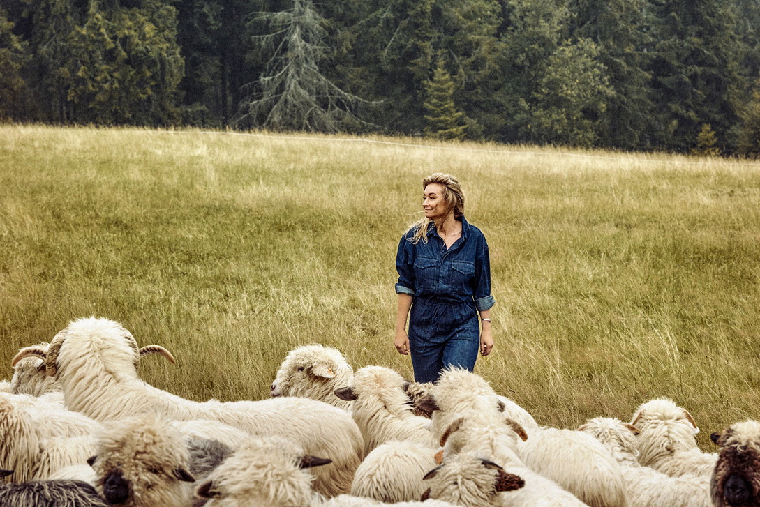 Kabula Nkarango Masanja, Martyna Wojciechowska, Viva! 16/2022