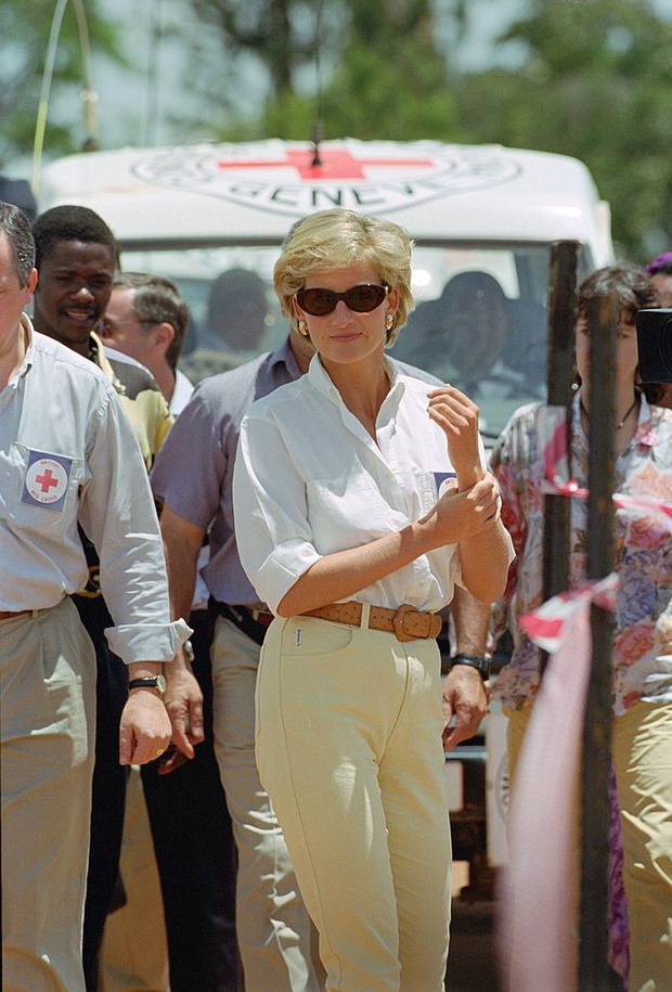 Diana, Princess of Wales in Huambo, Angola,