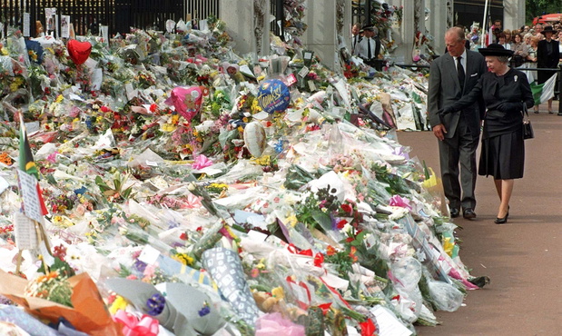 Queen Elizabeth II - Tribute - Buckingham Palace