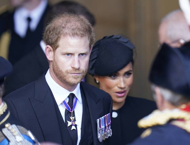 Trumna z cia?em królowej El?biety II przyby?a do Pa?acu Westminsterskiego