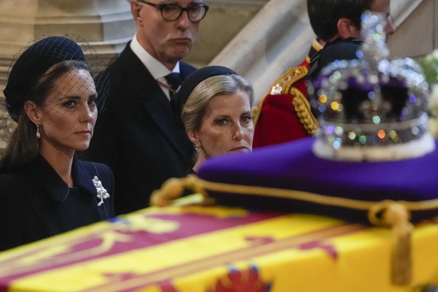 The Coffin Carrying Queen Elizabeth II Is Transferred From Buckingham Palace To The Palace Of Westminster