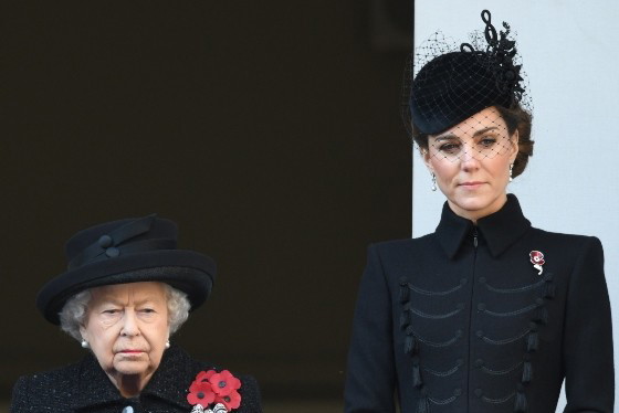 GettyImages-1186708580 Księżna Kate, królowa Elżbieta II (2)