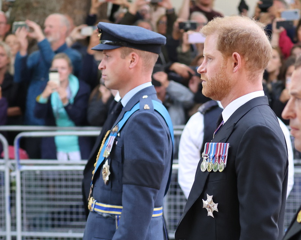 The Coffin Carrying Queen Elizabeth II Is Transferred From Buckingham Palace To The Palace Of Westminster