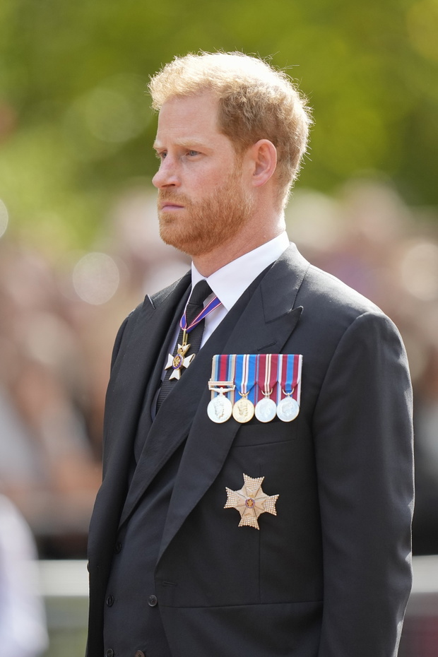 The Coffin Carrying Queen Elizabeth II Is Transferred From Buckingham Palace To The Palace Of Westminster