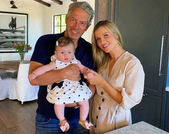 Joanna Krupa z córką i mężem