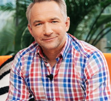 Rafał Patyra, dziennikarz TVP, plan „Pytania na śniadanie”, Warszawa, 15.06.2022 rok