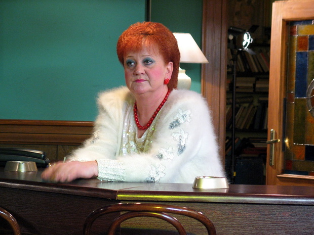 "Malgorzata Rozniatowska - kadr z serialu ""Zlotopolscy"""