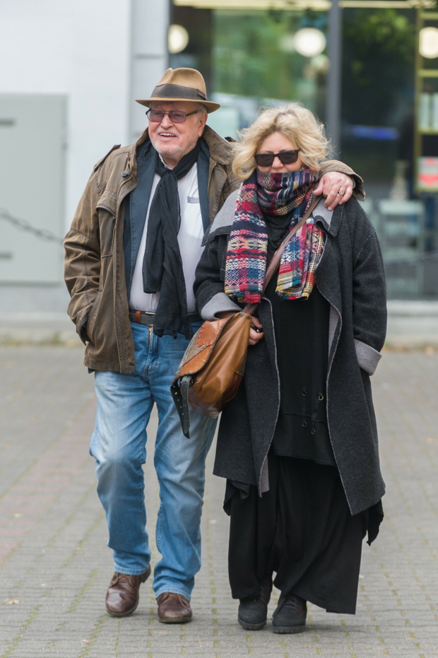 Jan Nowicki z ?on? przed studiem Dzie? dobry TVN