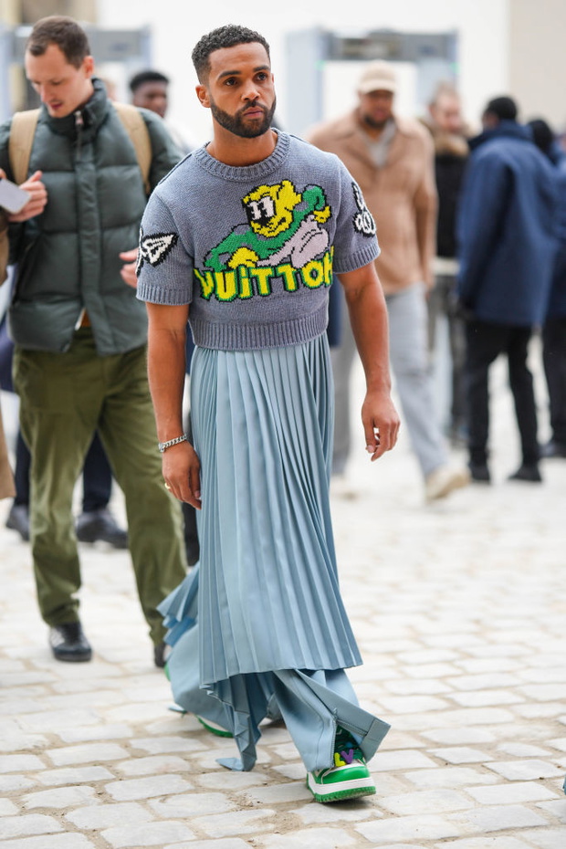 Street Style - Paris Fashion Week - Menswear Fall-Winter 2023-2024 : Day Three