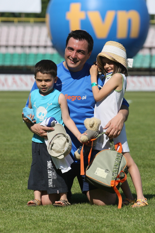 Tomasz Sekielski z dziecmi