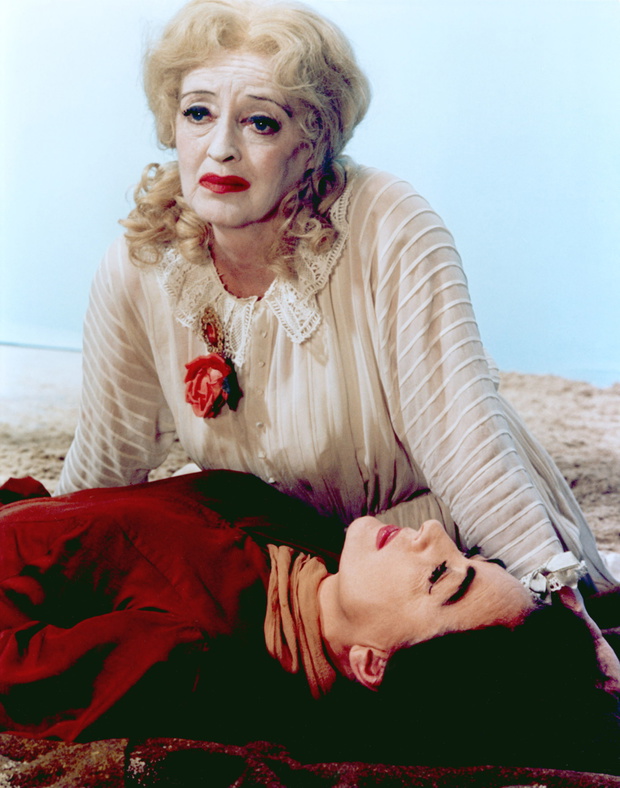 Qu'est il arrive a baby Jane ? (WHAT EVER HAPPENED TO BABY JANE?) de RobertAldrich avec Bette Davis, Joan Crawford, 1962