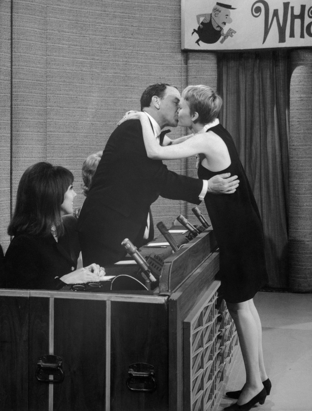 Frank Sinatra Kissing Mia Farrow