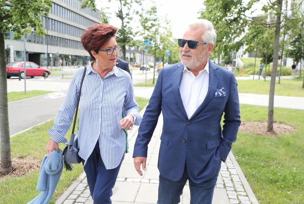 Druga tura wyborów prezydenckich 2020 - g?osuje Aleksander I Jolanta Kwa?niewscy