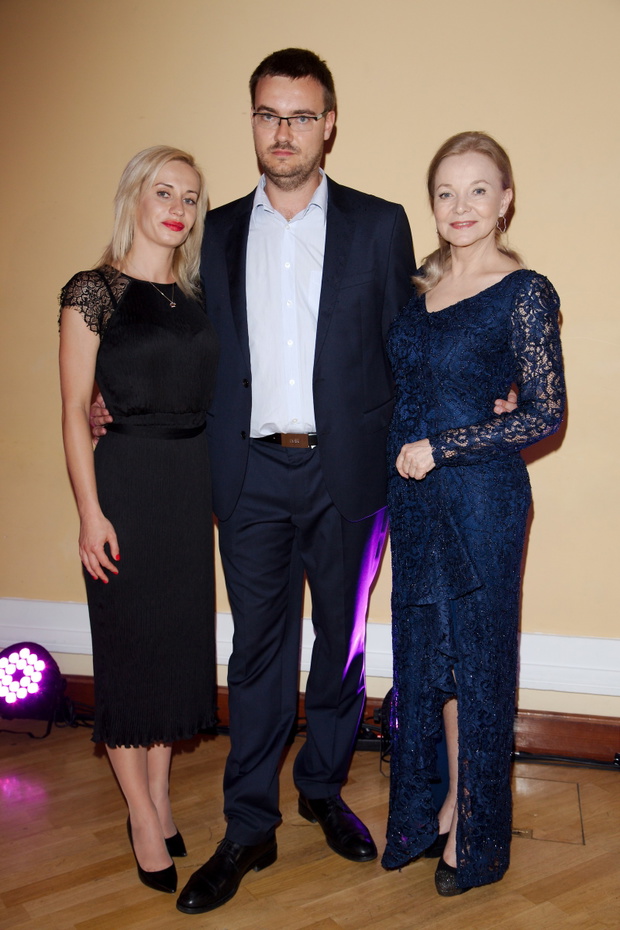 Laura Lacz z synem Andrzej Chamiec i jego dziewczyna