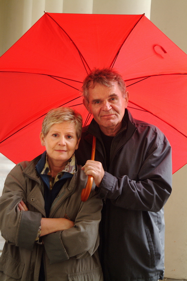 Jerzy Janeczek z ¿on¹ Emili¹ przy Teatrze Wielkim w Warszawie