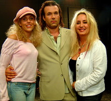 Marek Torzewski, córka Agata Torzewska, żona Barbara Torzewska, nagranie teledysku do piosenki „Oj, kot” z filmu „Zemsta”; 26.08.2002 rok